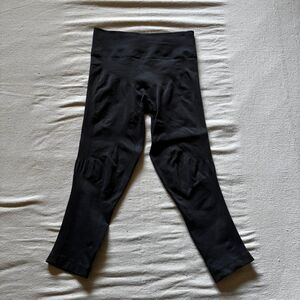 Lululemon Zone in Crop Size 8